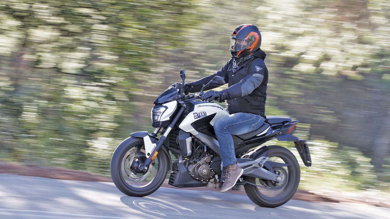 Δοκιμάζοντας το Bajaj Dominar 400