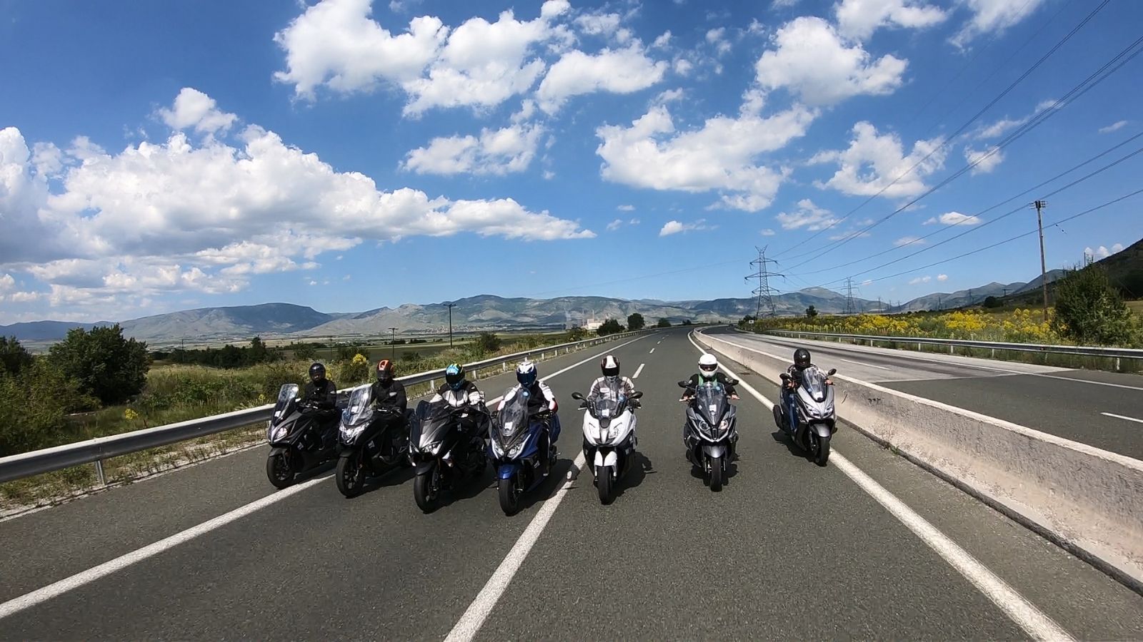 Η άνεση που παρέχουν τα συγκεκριμένα scooter, έκανε πιο εύκολο το εγχείρημα.