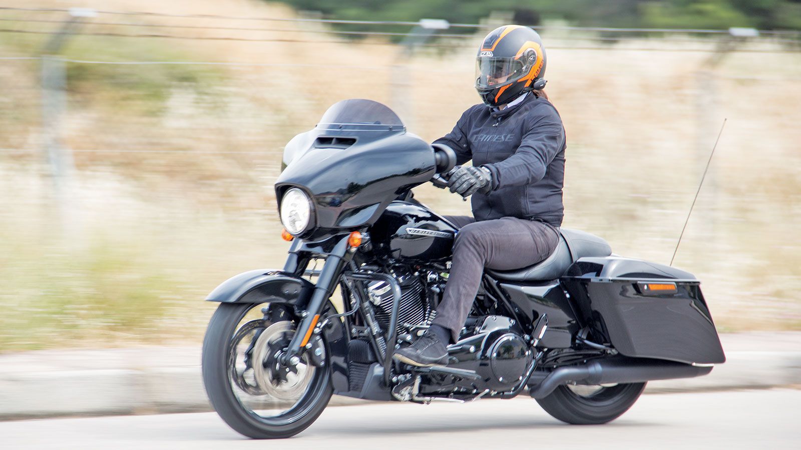 Δοκιμάζοντας την Harley Davidson Street Glide
