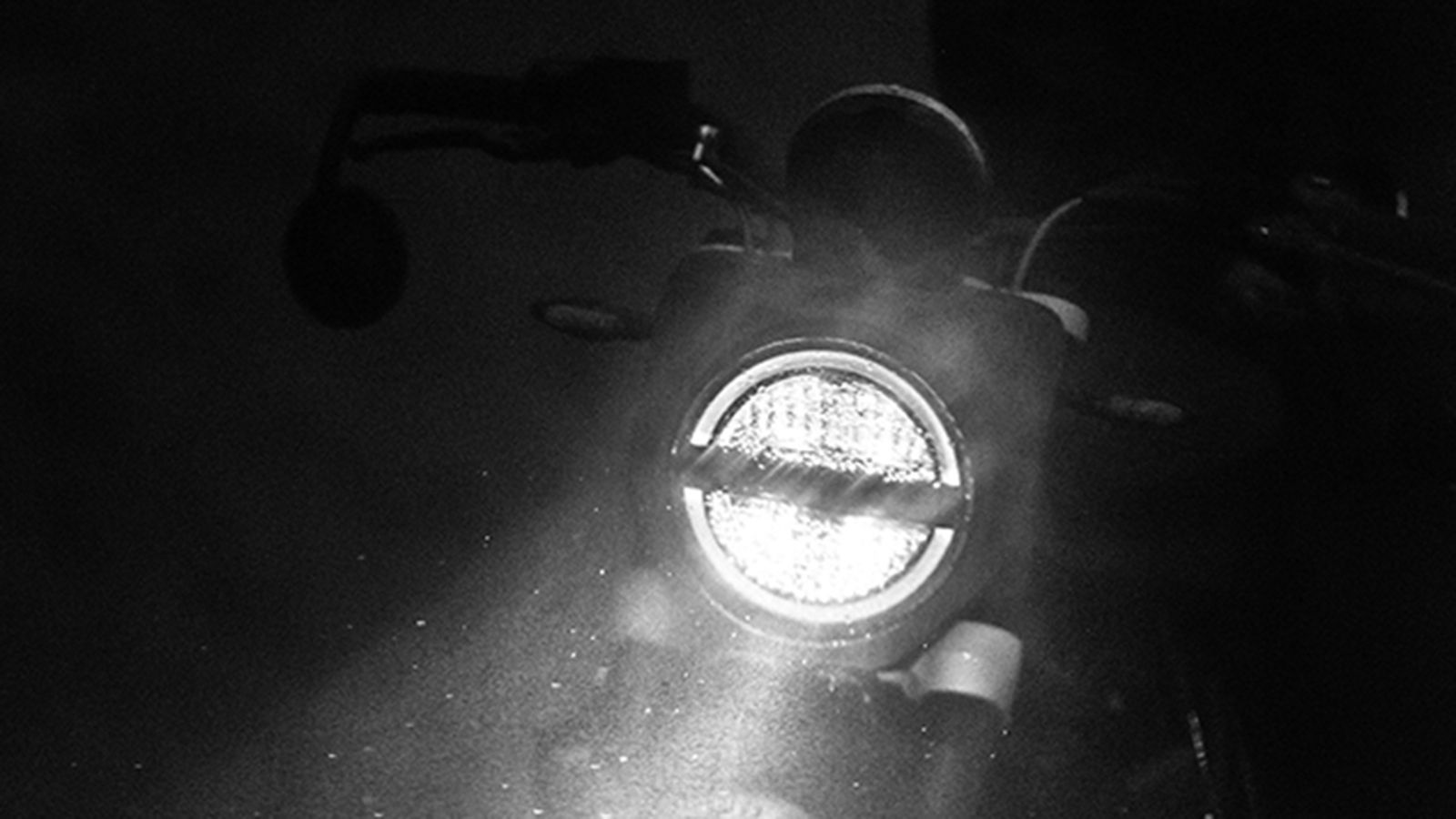 Η εικόνα-teaser της Husqvarna για το ερχόμενο μοντέλο. 