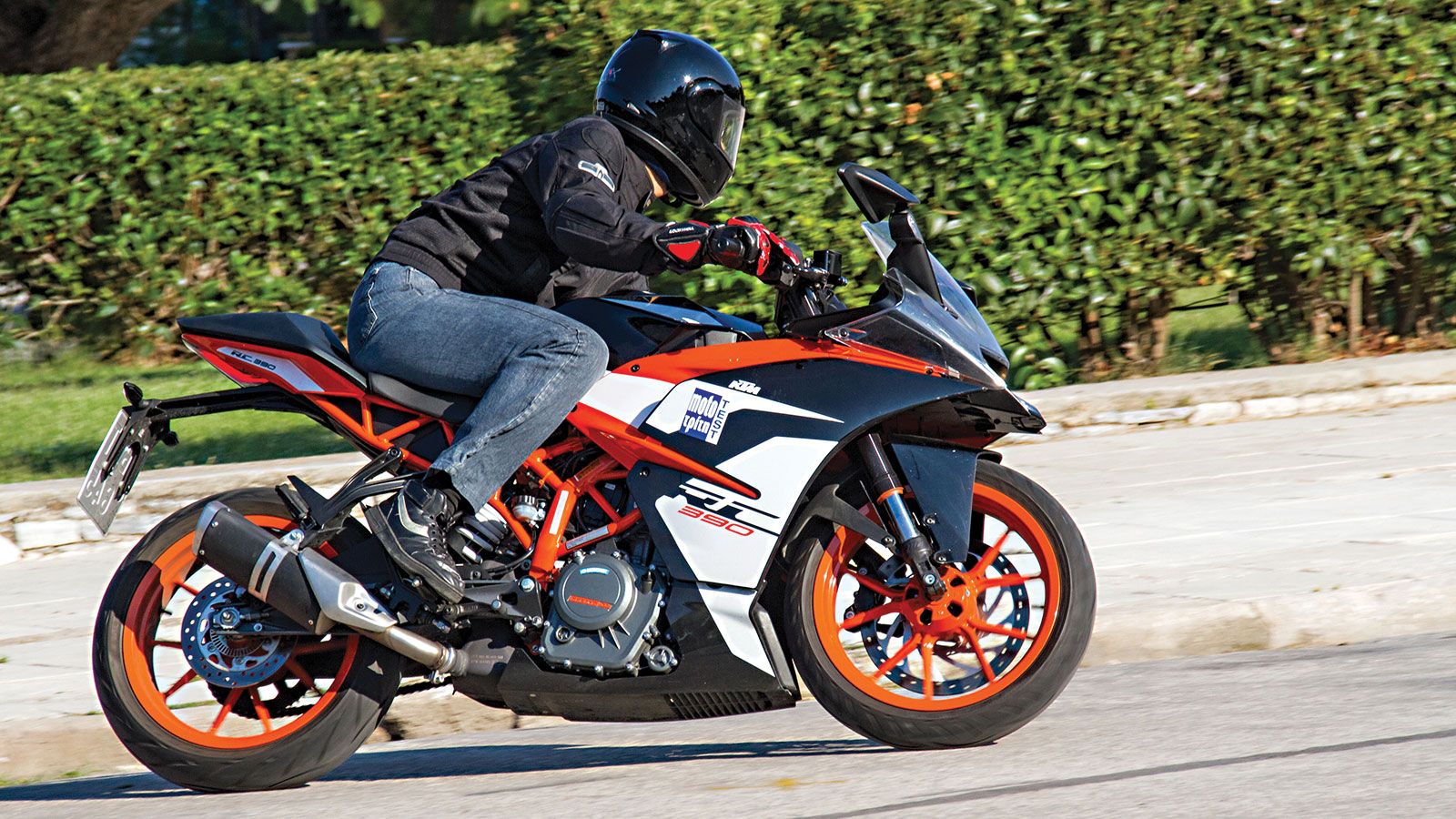 Δοκιμάζοντας το KTM RC390