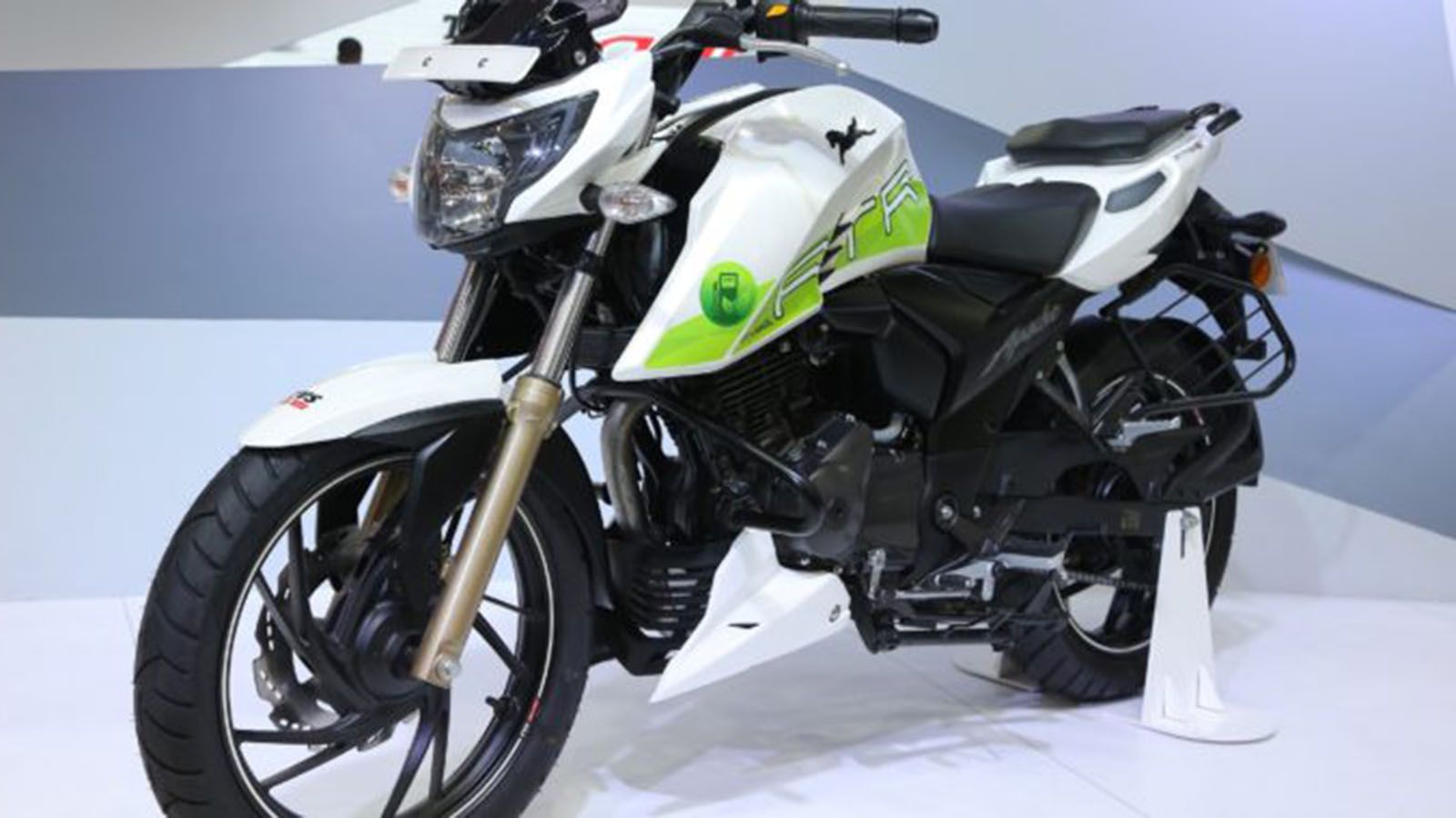 H TVS Apache RTR που κινείται με αιθανόλη.