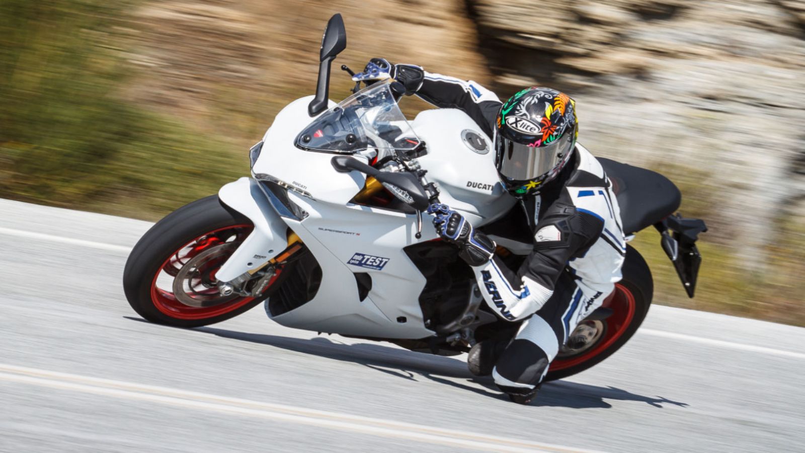 Στο τεύχος που κυκλοφορεί: Ducati Supersport 939