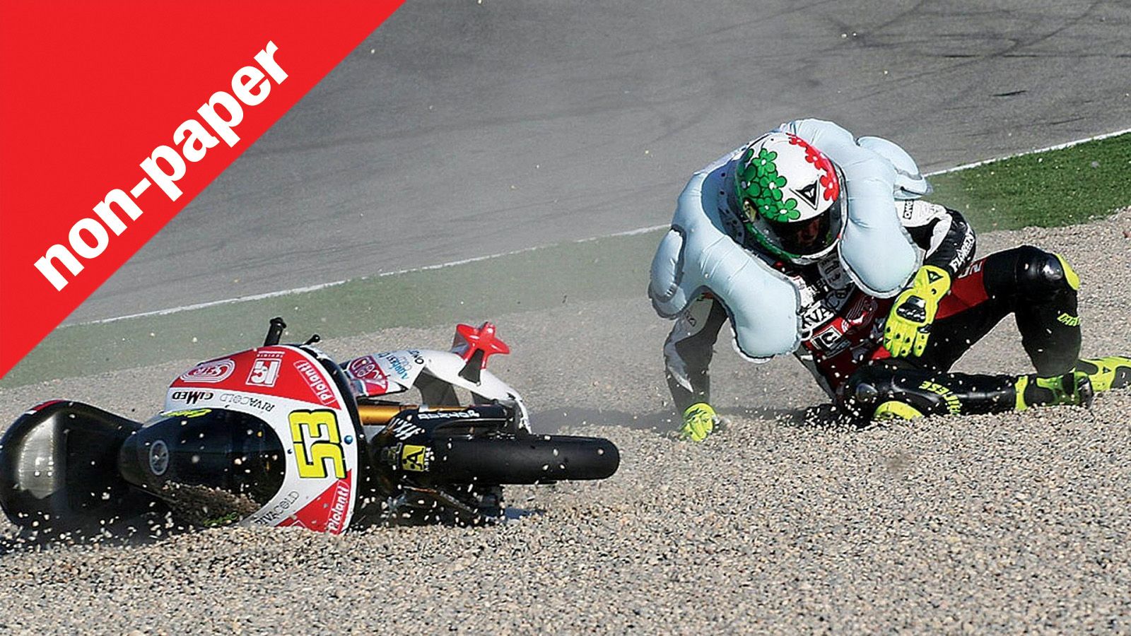 Αφού ο αερόσακος λειτουργεί τόσο καλά στους αγώνες, γιατί να μην γίνει υποχρεωτικός και στον καθημερινό εξοπλισμό; 