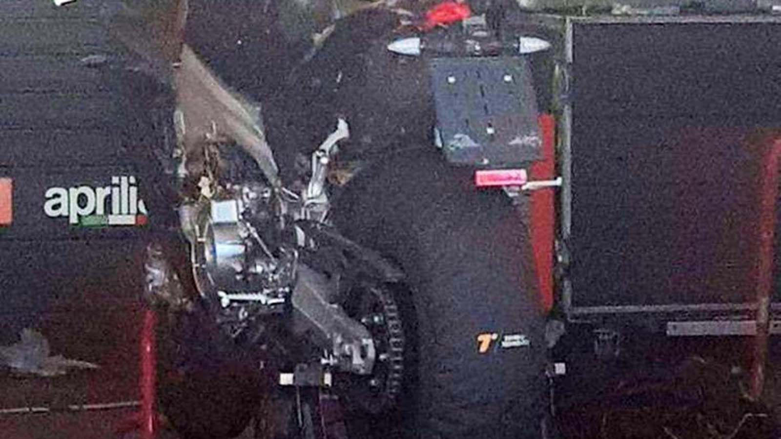 Οι δύο επίμαχες φωτογραφίες, που προδίδουν το RS660 στις δοκιμές πίστας.