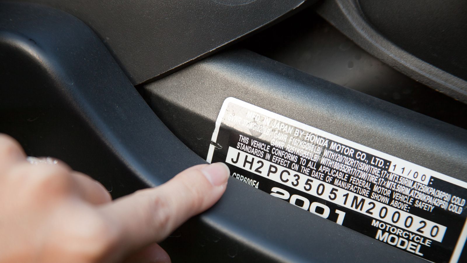 Πώς να διαβάζεις τον αριθμό πλαισίου