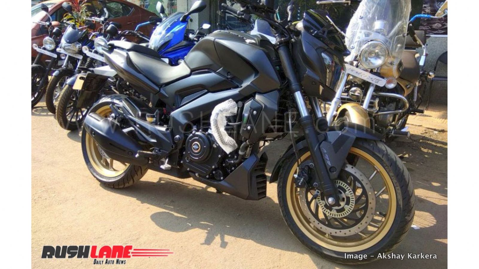 Mαύρο ματ με χρυσές ζάντες