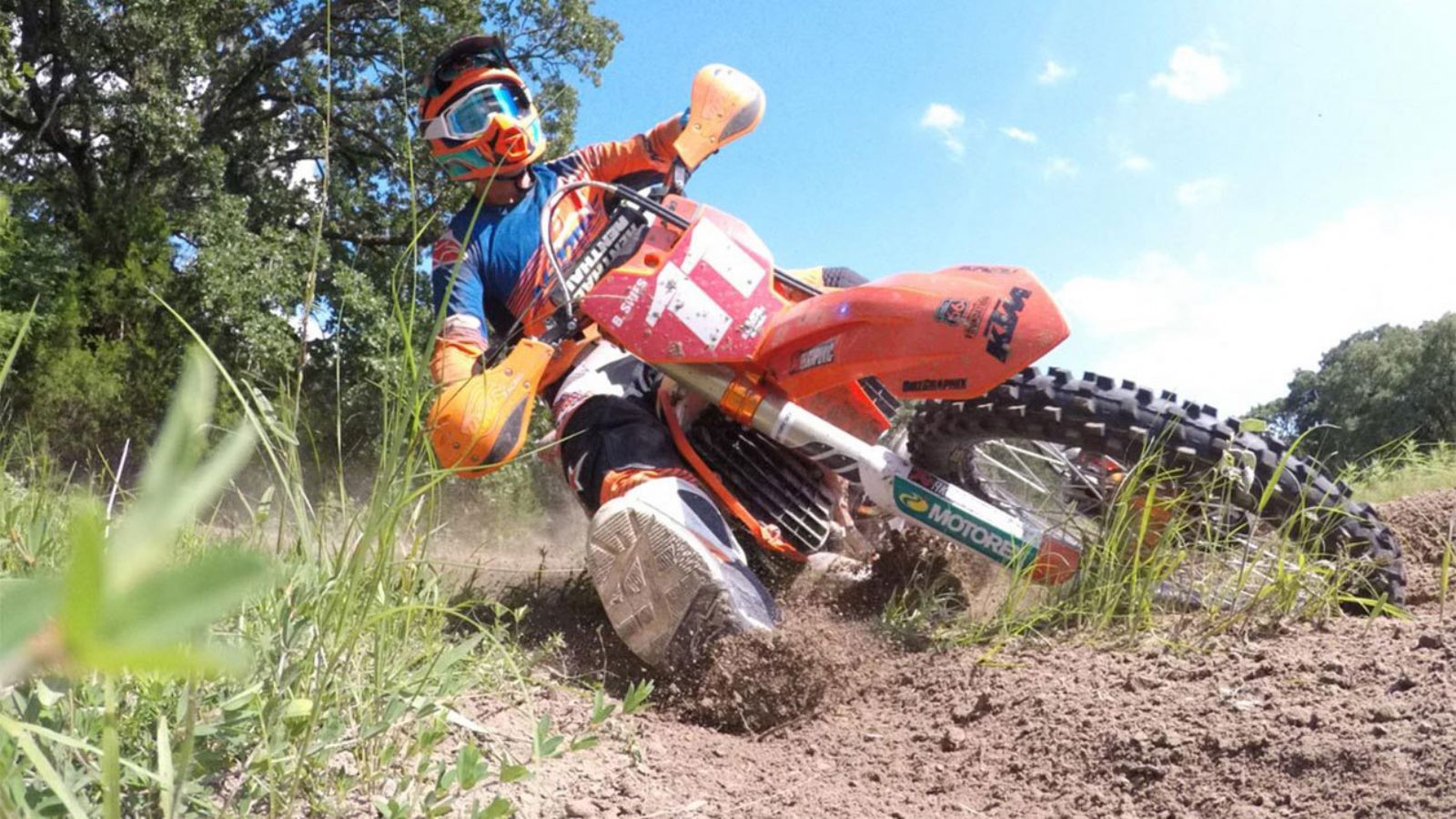 Το ντεμπούτο του στο enduro θα καθυστερήσει λίγο ακόμα. 