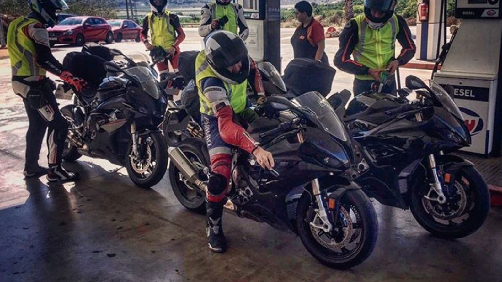 H φωτογραφία των μοτοσυκλετών από την Ισπανία, που δημοσιεύθηκε για πρώτη φορά στο Instagram. 