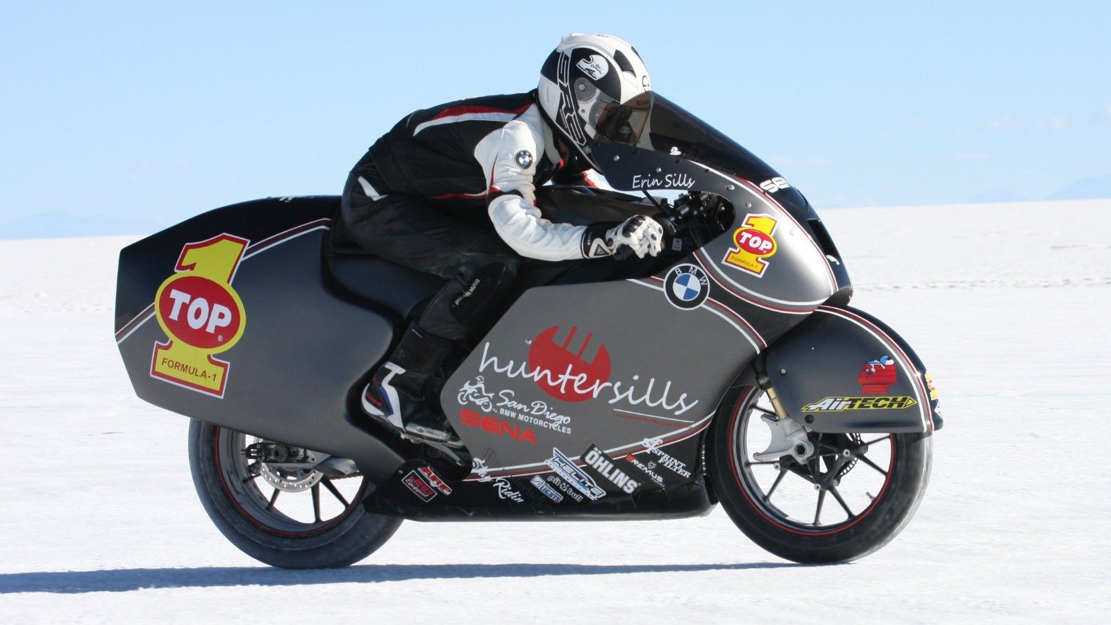 H ειδικά τροποποιημένη BMW S1000RR επί το έργον. 