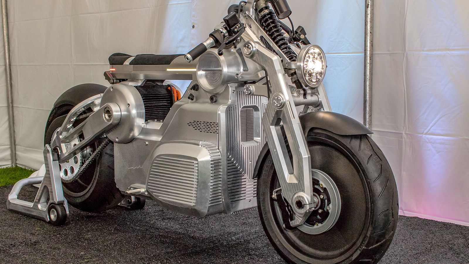 Φωτογραφίες της νέας Curtiss Zeus