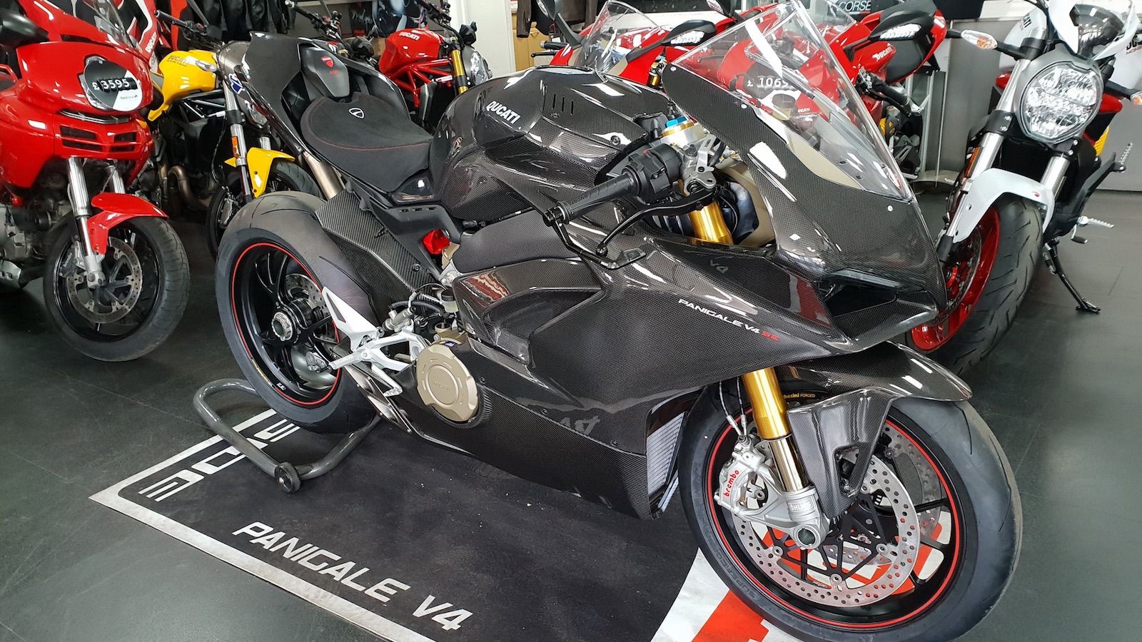 Ducati: Panigale V4 σε full ανθρακόνημα!