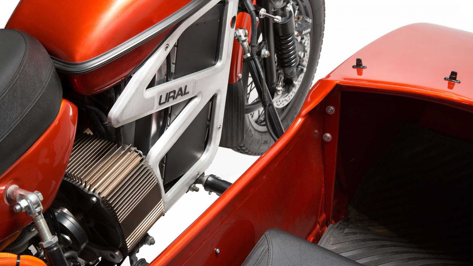 Ural cT: Ηλεκτρική με καλάθι