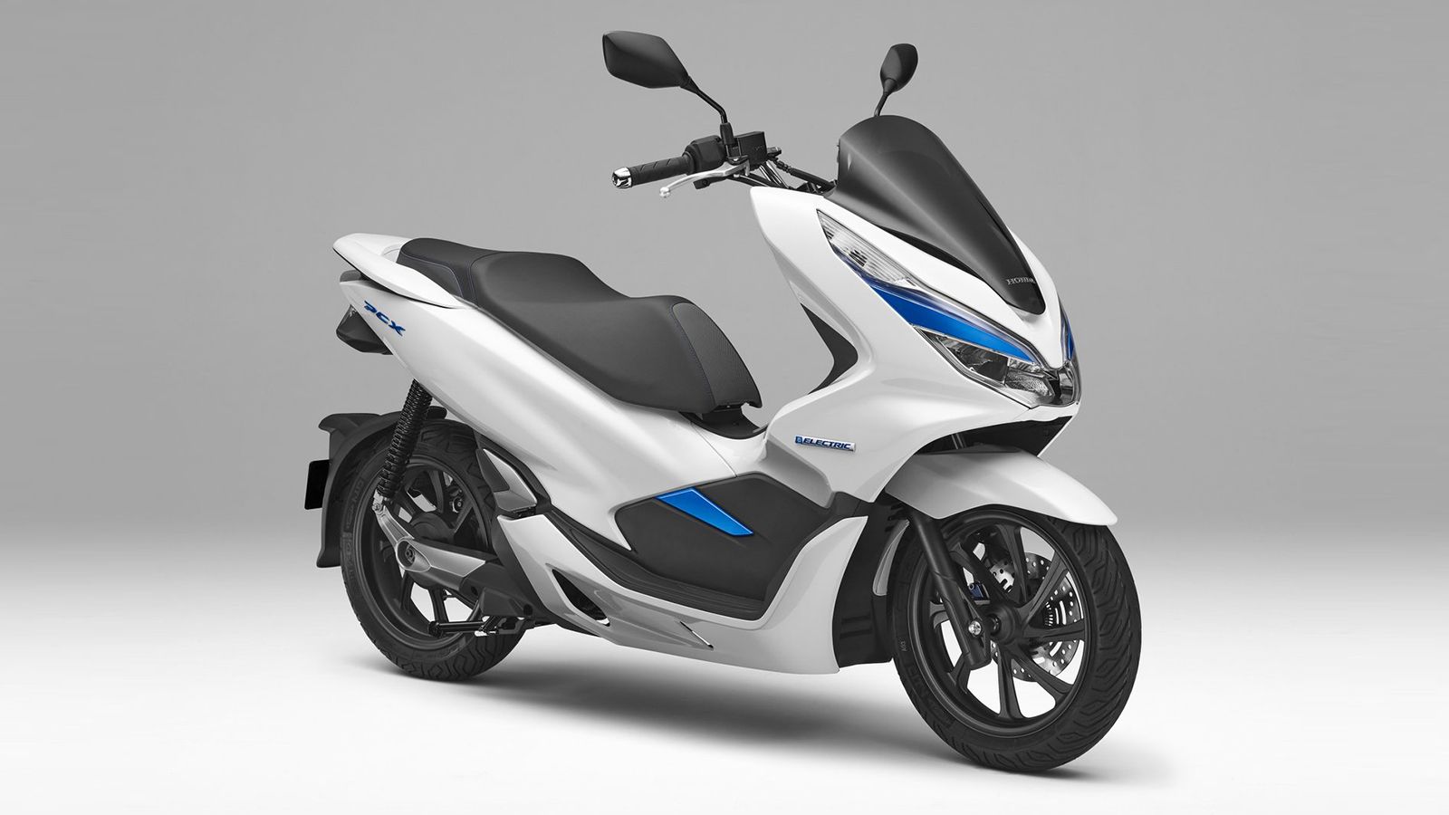 Το ειδικό Honda PCX, που φέρει τις νέες εναλλάξιμες μπαταρίες της Honda.