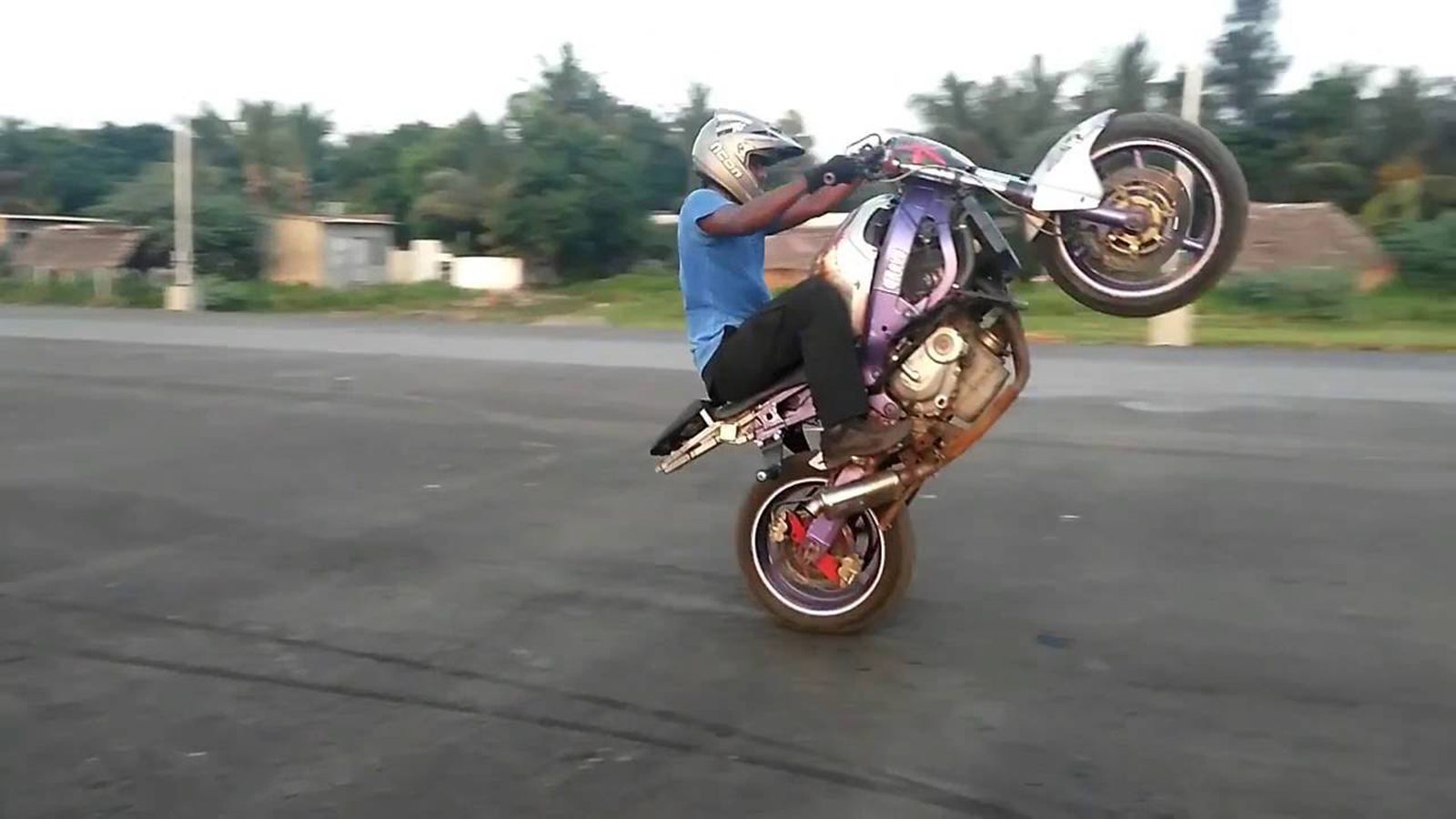Αντέδρασε στα stunts και τον μαχαίρωσαν μέχρι θανάτου