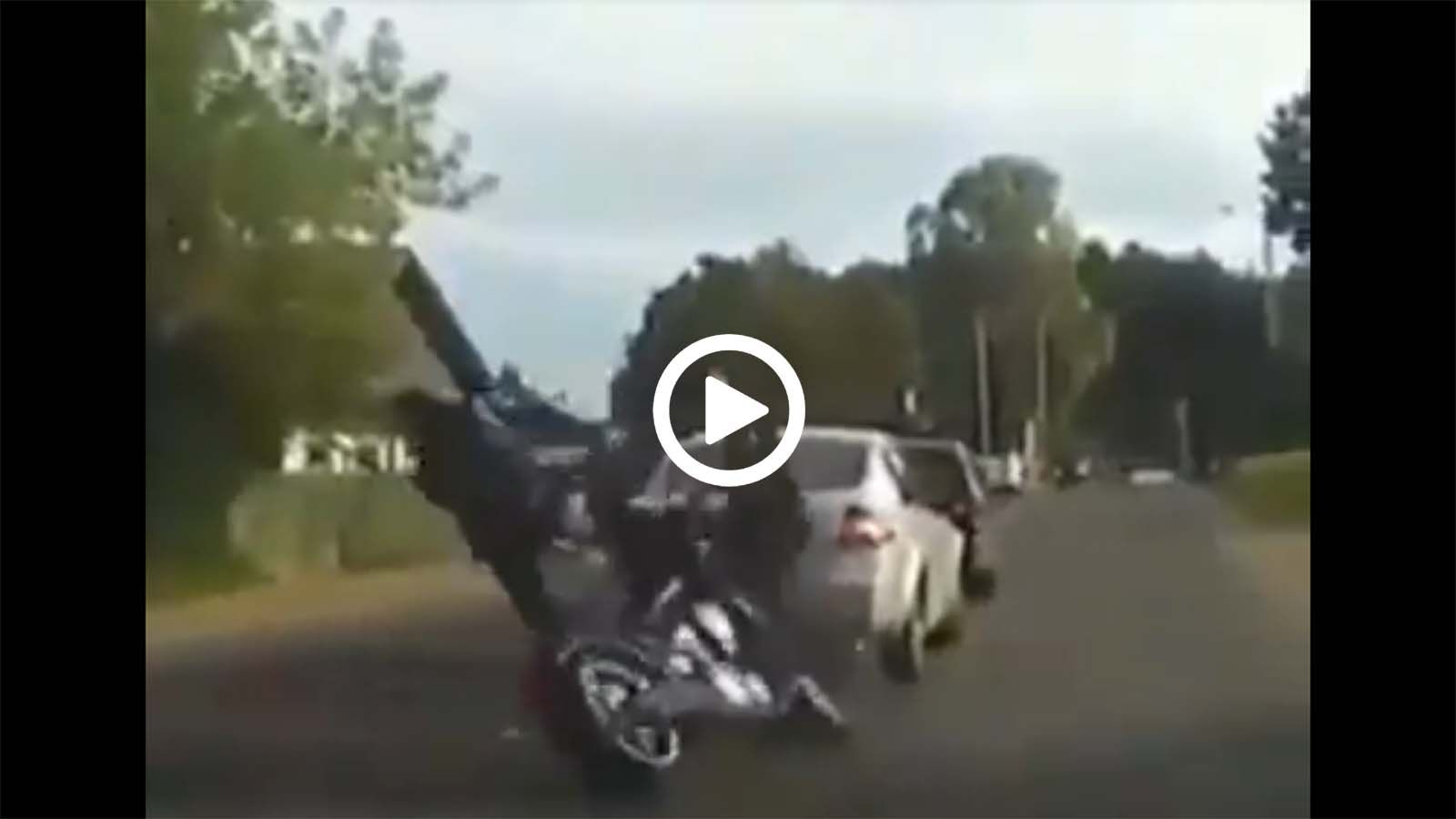 Ποτέ μην ξεχνάτε να δένετε το κράνος...