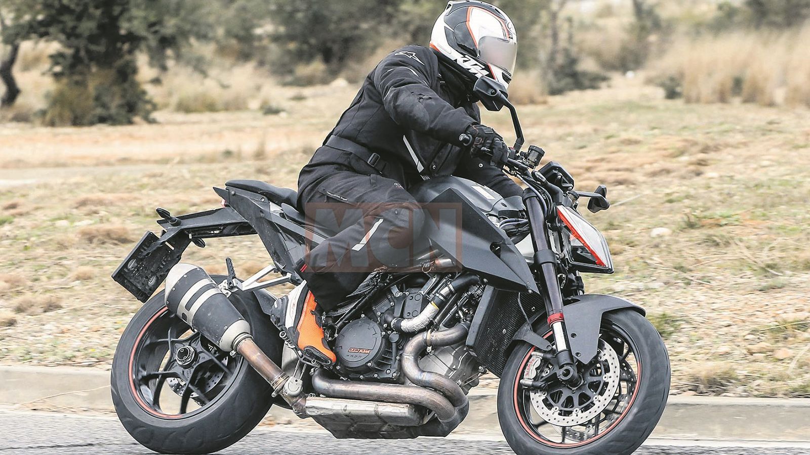 Η επίμαχη εικόνα για το νέο KTM 1290 Super Duke R