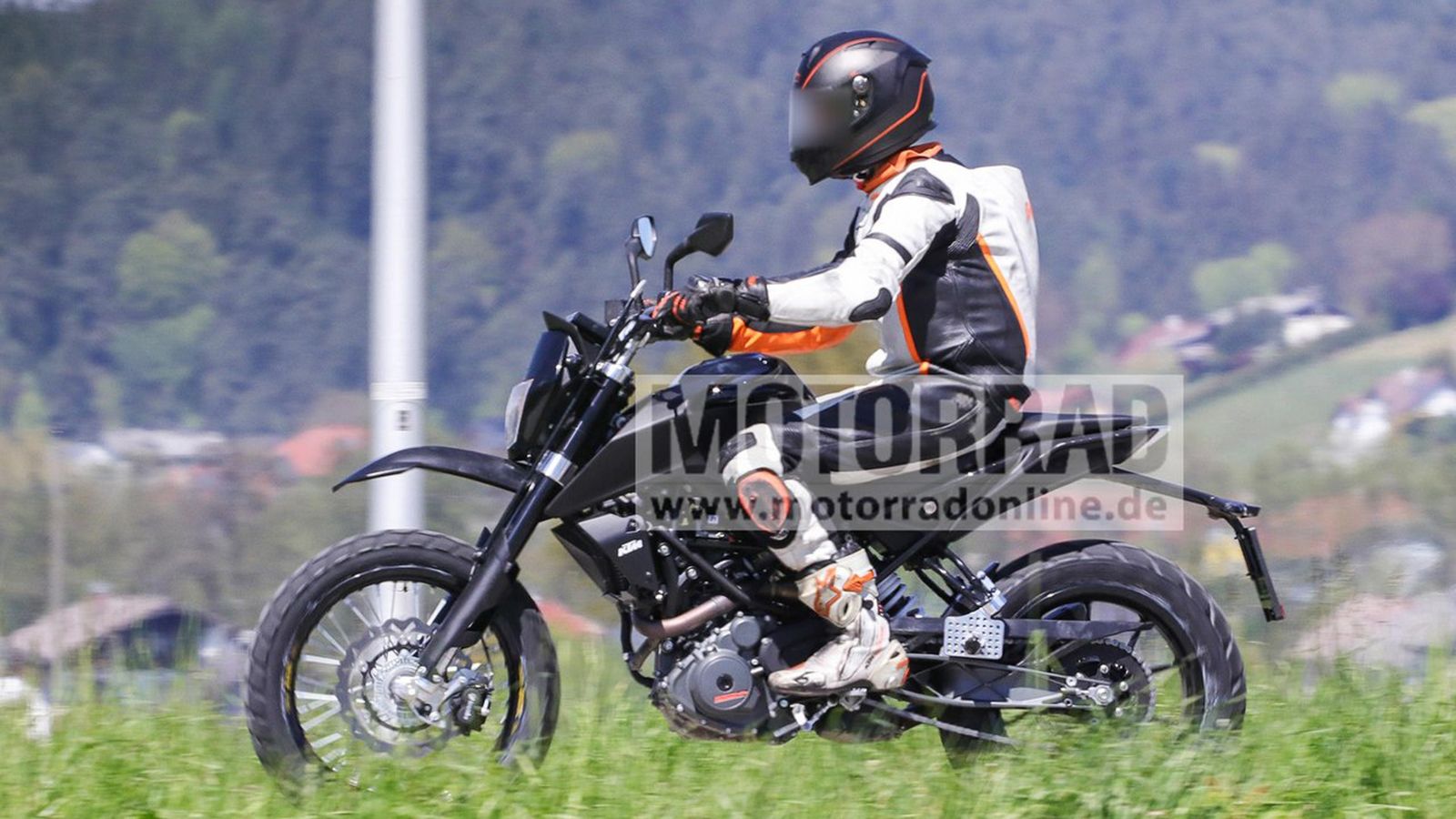 H επίμαχη φωτογραφία της μοτοσυκλέτας.