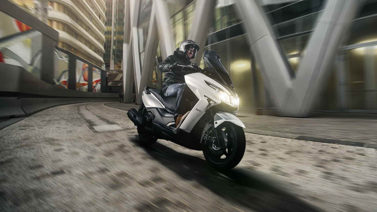Ανοιξιάτικη προσφορά για το mega scooter της KYMCO!
