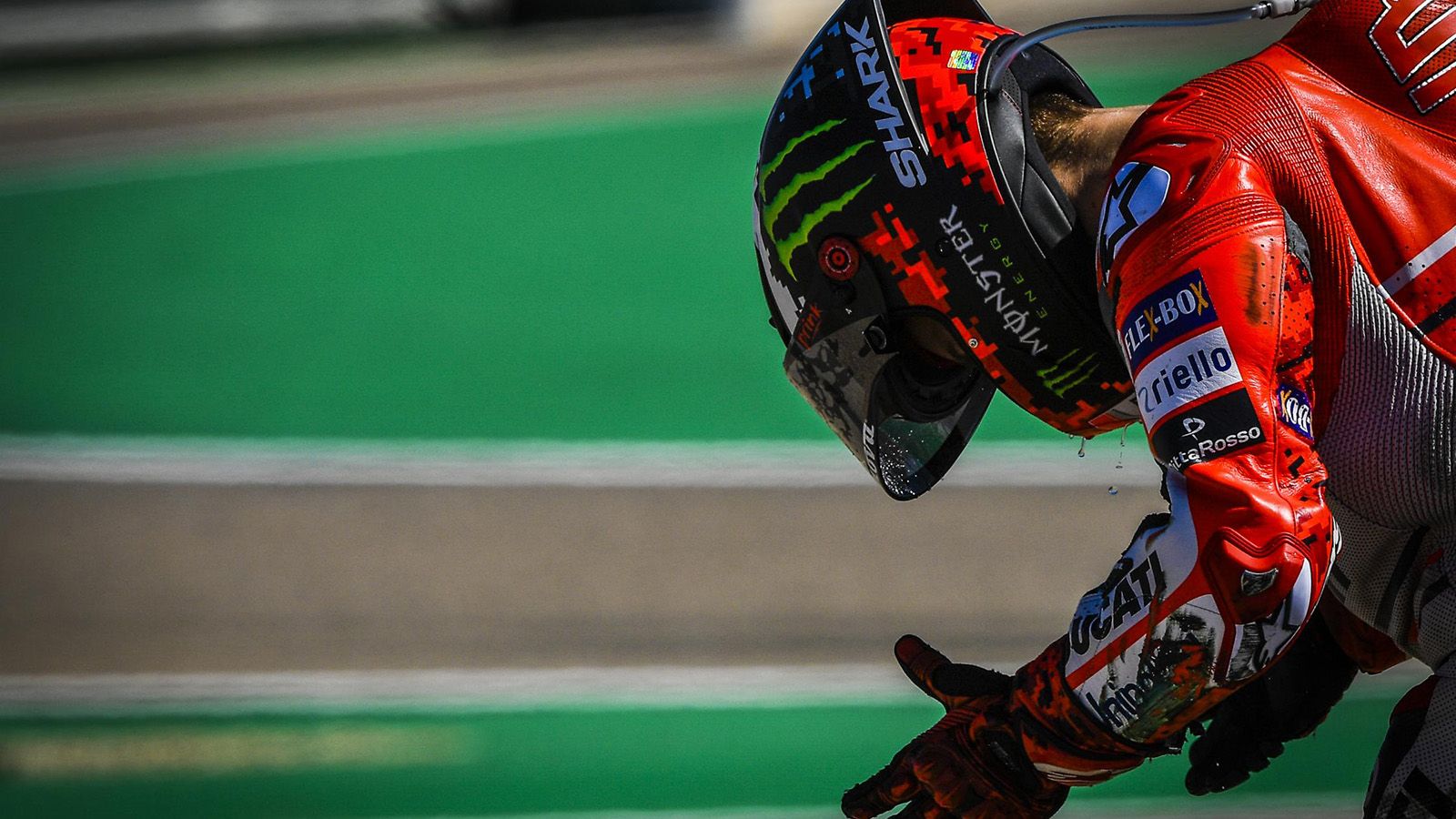 Δεν κρύβει καθόλου την οργή του για την πτώση του ο Jorge Lorenzo...