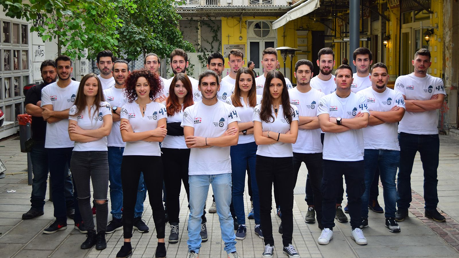 Οι πάνθηρες σε μια ομαδική φωτογραφία.