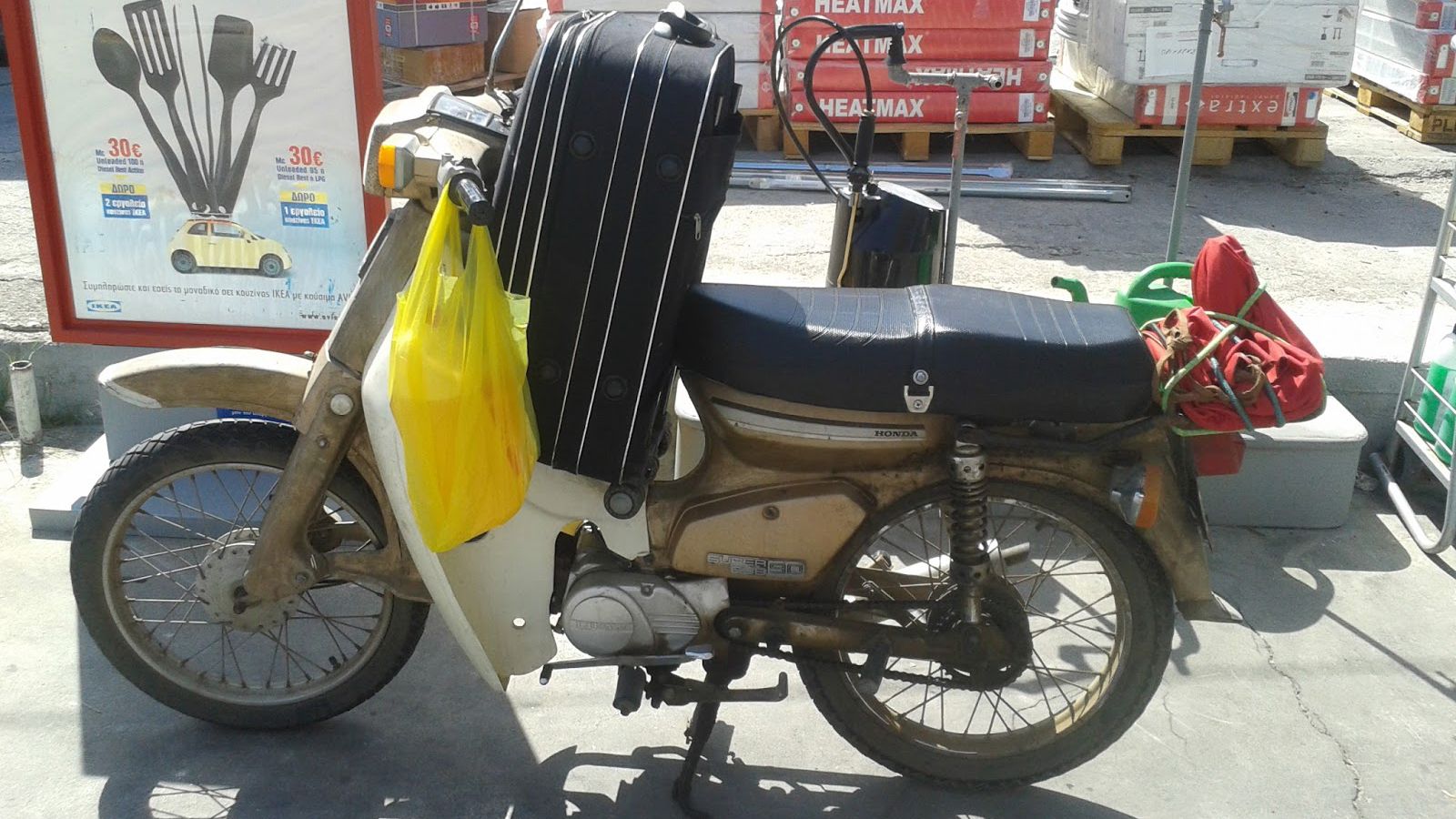 Σακούλες από ψώνια στο τιμόνι; Ακρως επικίνδυνο!