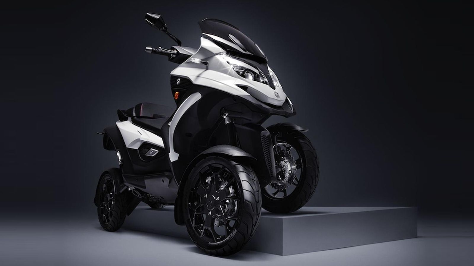 Έρχεται σε...διπλή υπόσταση, το νέο 4τροχο scooter της Quadro. 