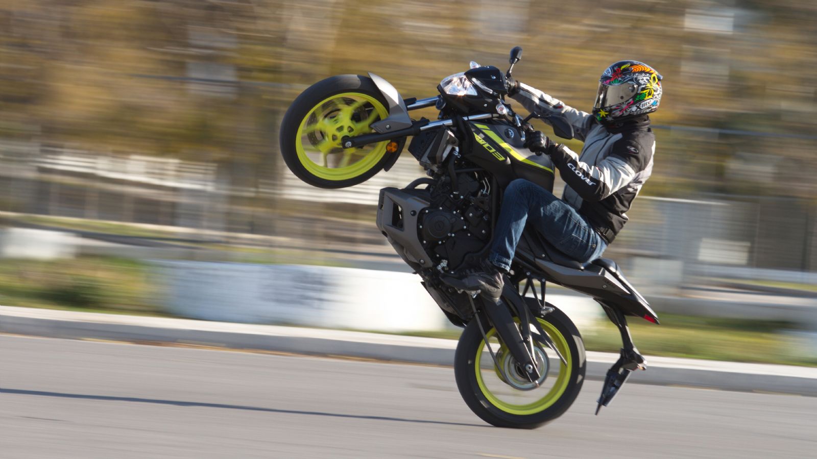 Μόνο στο Moto Τρίτη που κυκλοφορεί σε όλα τα περίπτερα με 1,95 ευρώ