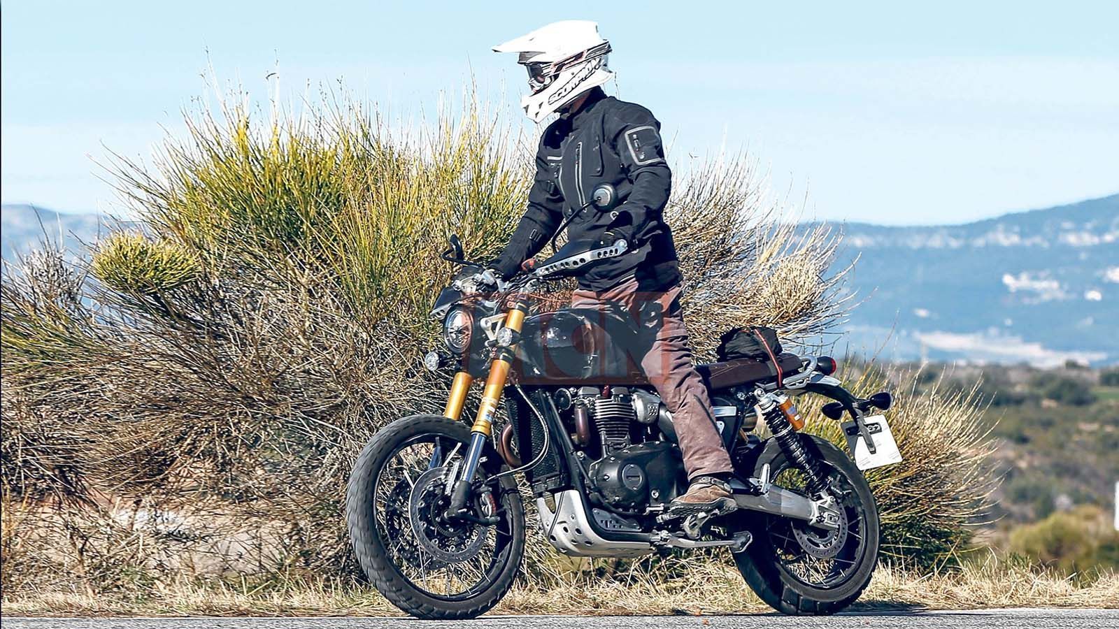 H κατασκοπευτική εικόνα του νέου Scrambler της Triumph, που είχαμε δει πριν λίγο καιρό. 