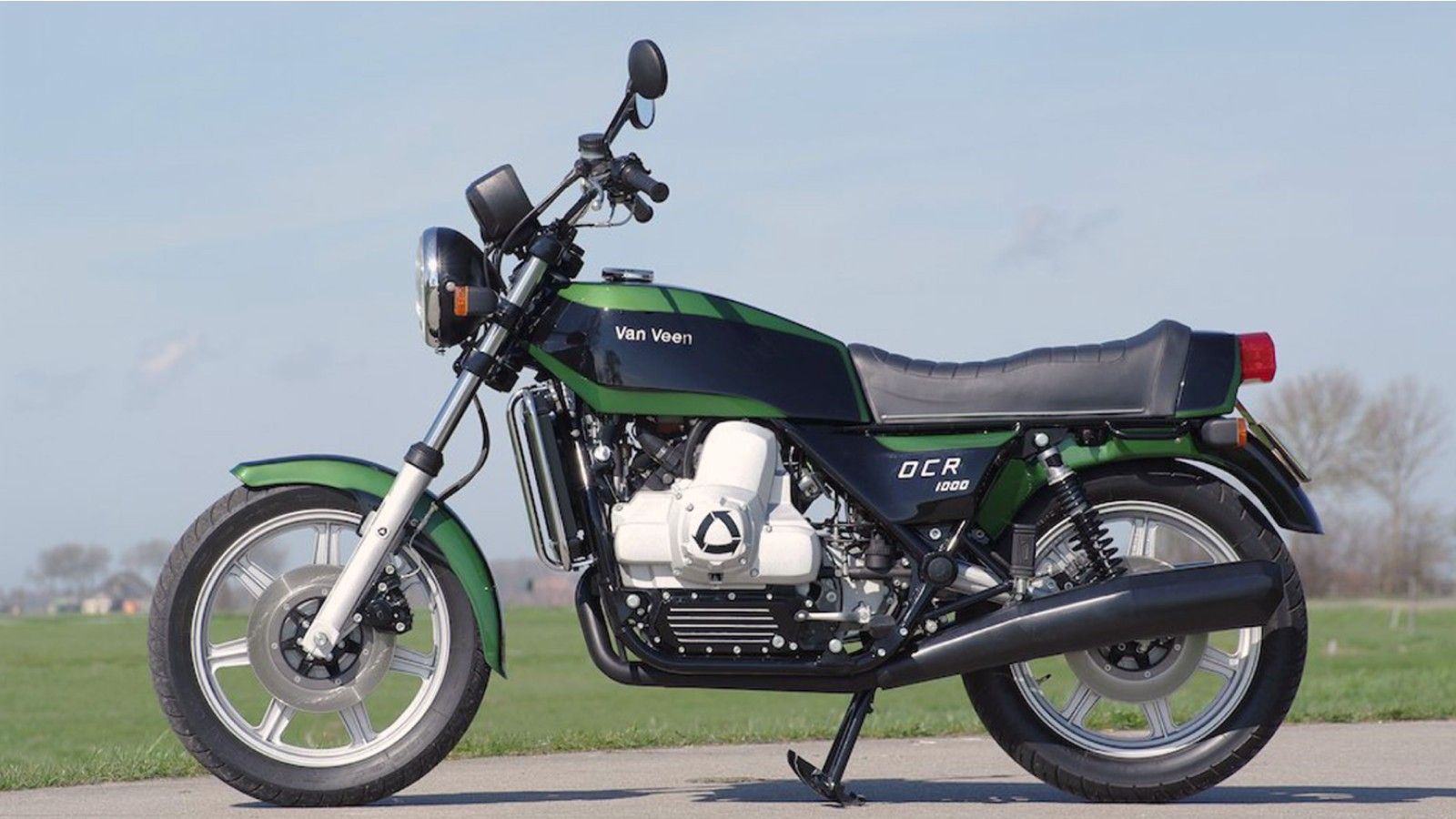 Μια Van Veen OCR 1000. Προσέξτε το χαρακτηριστικό της φινίρισμα και τον μεγάλο περιστροφικό κινητήρα στο κέντρο της.