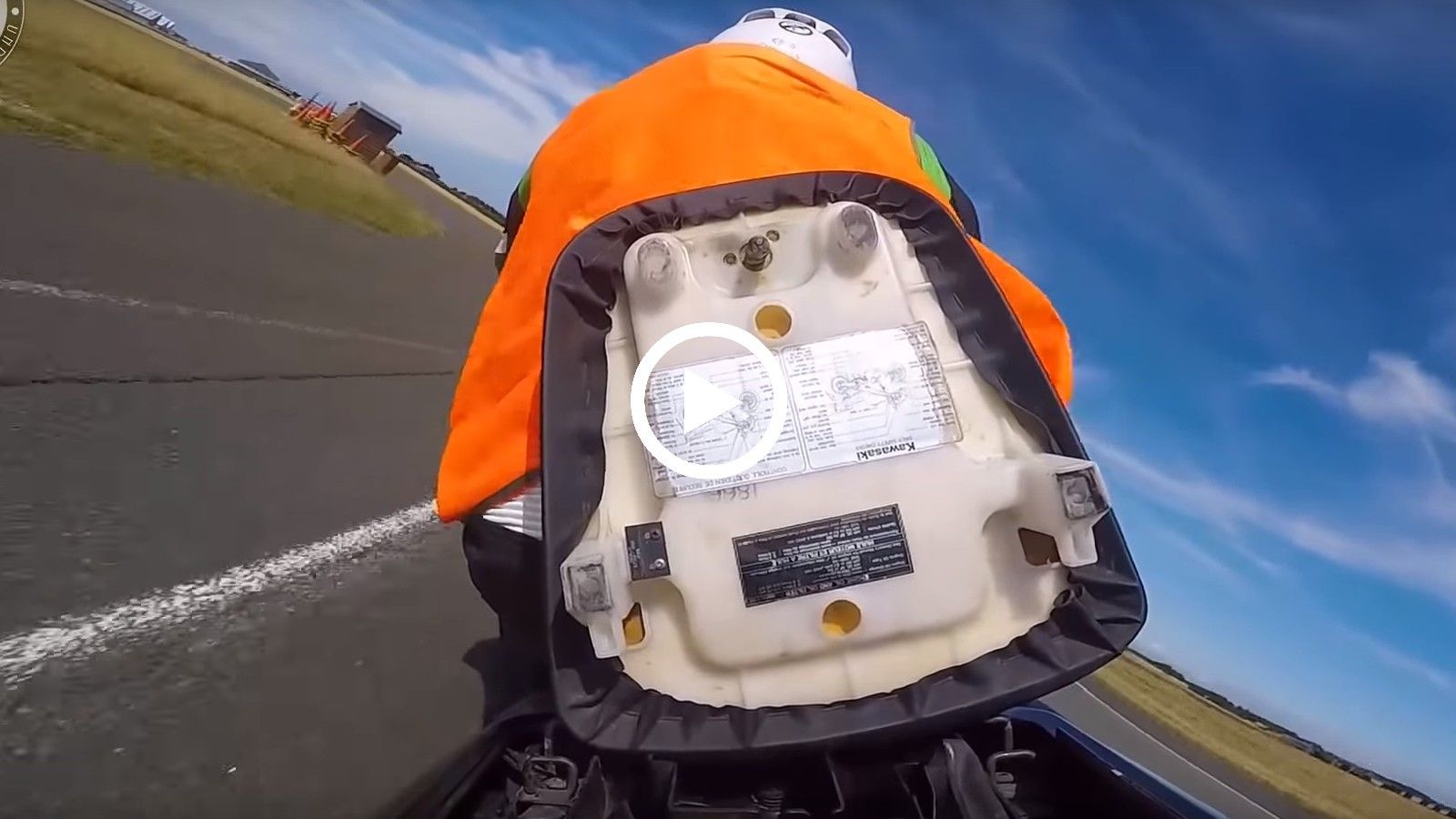 Όταν σου...κολλάει το σελάκι!