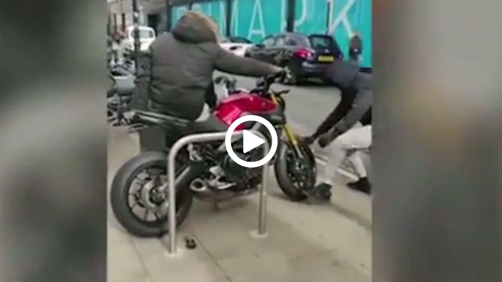 Κλέβουν ανενόχλητοι, τους...τραβούν και βίντεο