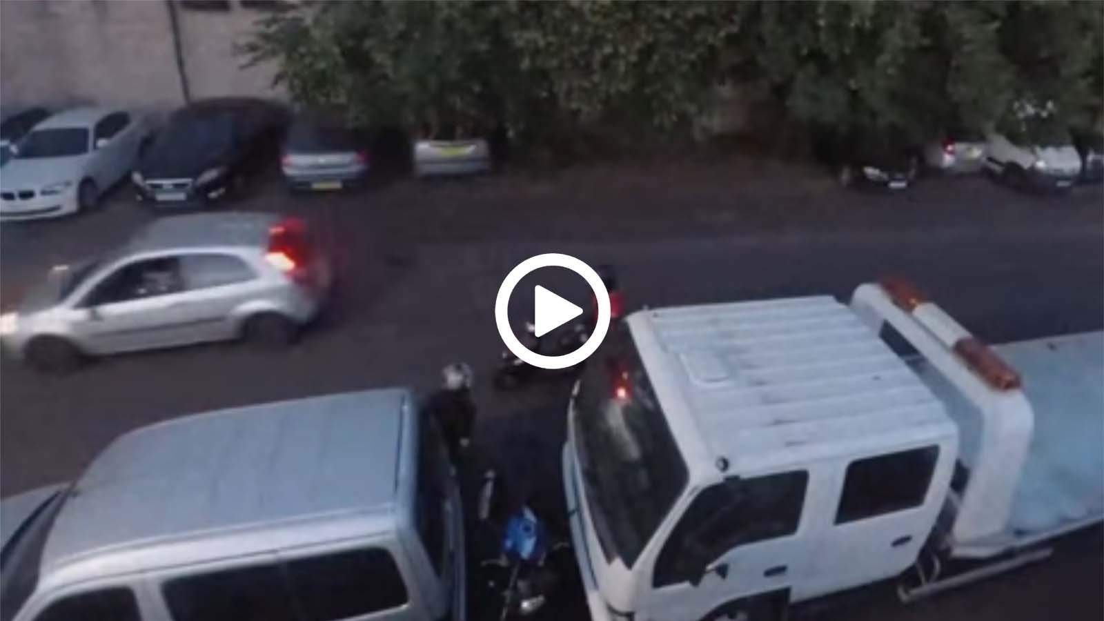 Κλέφτες πιάνονται στα πράσα από οδηγό αυτοκινήτου