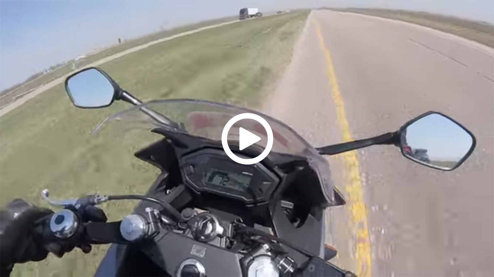 Τον πήρε και τον σήκωσε! 