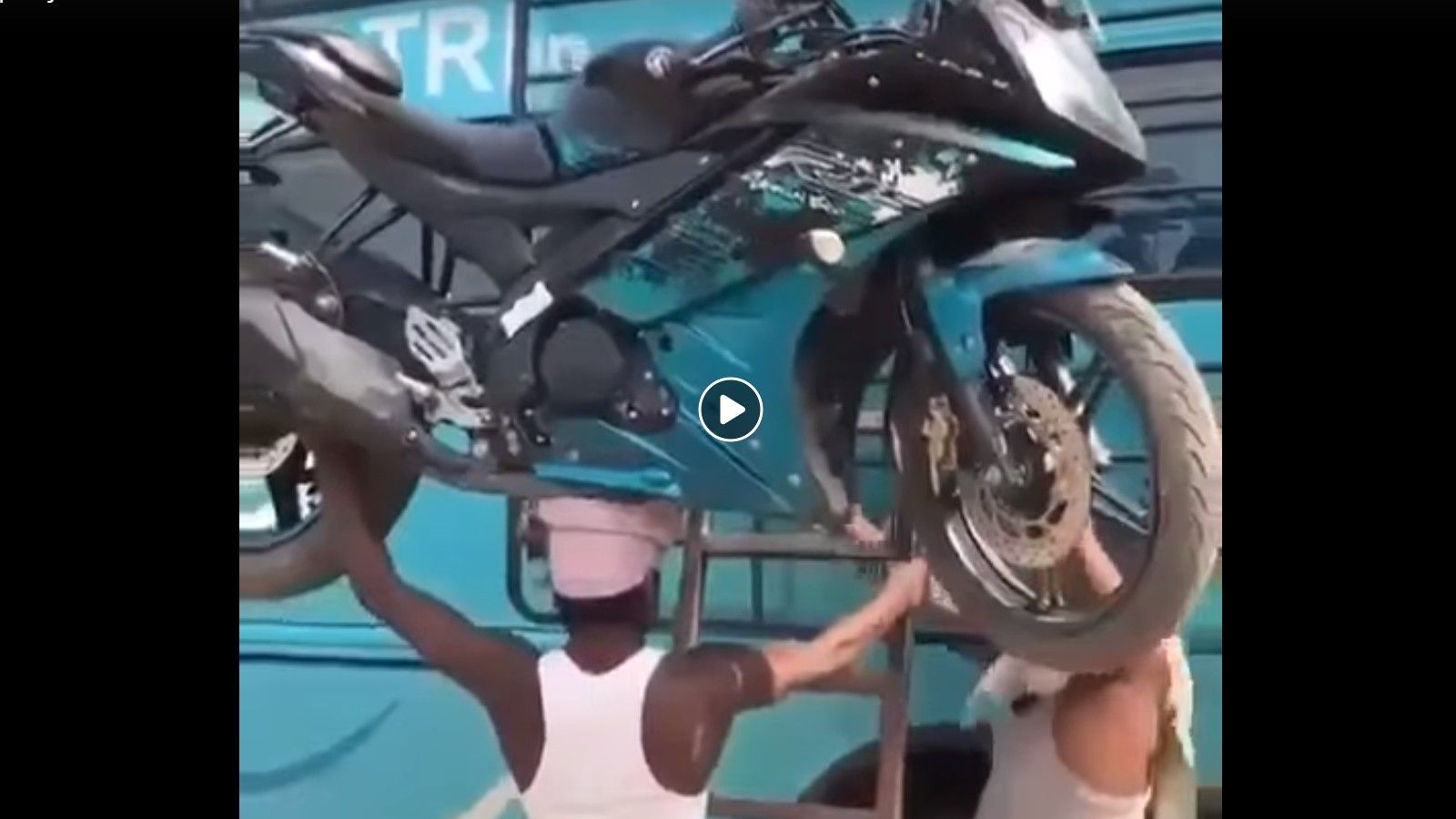 Τι κάνει ο άνθρωπος!