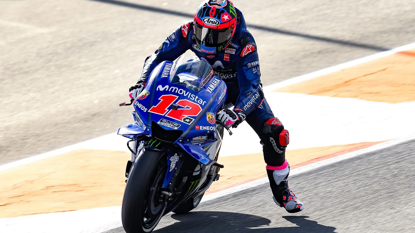 O Maverick Vinales με τον νέο αγωνιστικό του αριθμό, 12. 