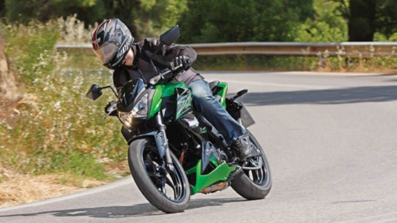 To Z 300 είναι η premium πρόταση της ιαπωνικής εταιρίας στις μοτοσικλέτες μικρού-μεσαίου κυβισμού.