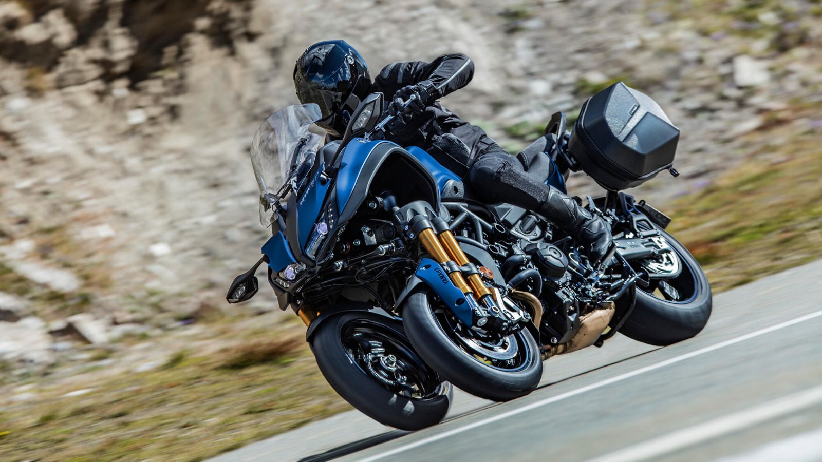 Οδήγησε τα νέα Yamaha