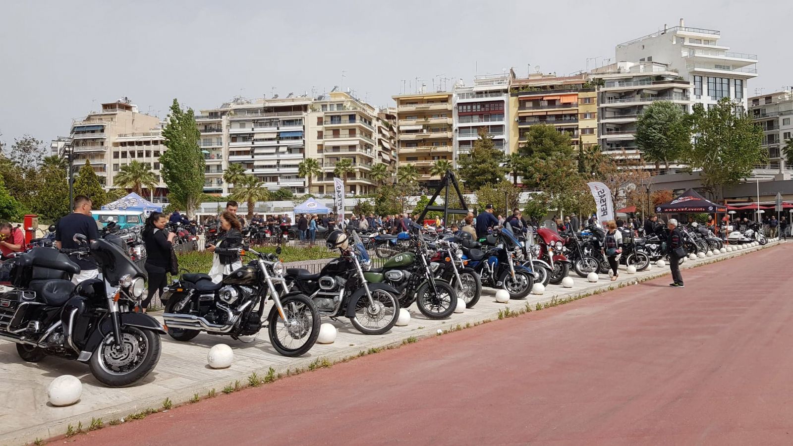 Οι κλασσικές μοτοσυκλέτες, το ευχάριστο περιβάλλον και η άρτια οργάνωση άφησαν τις καλύτερες εντυπώσεις.