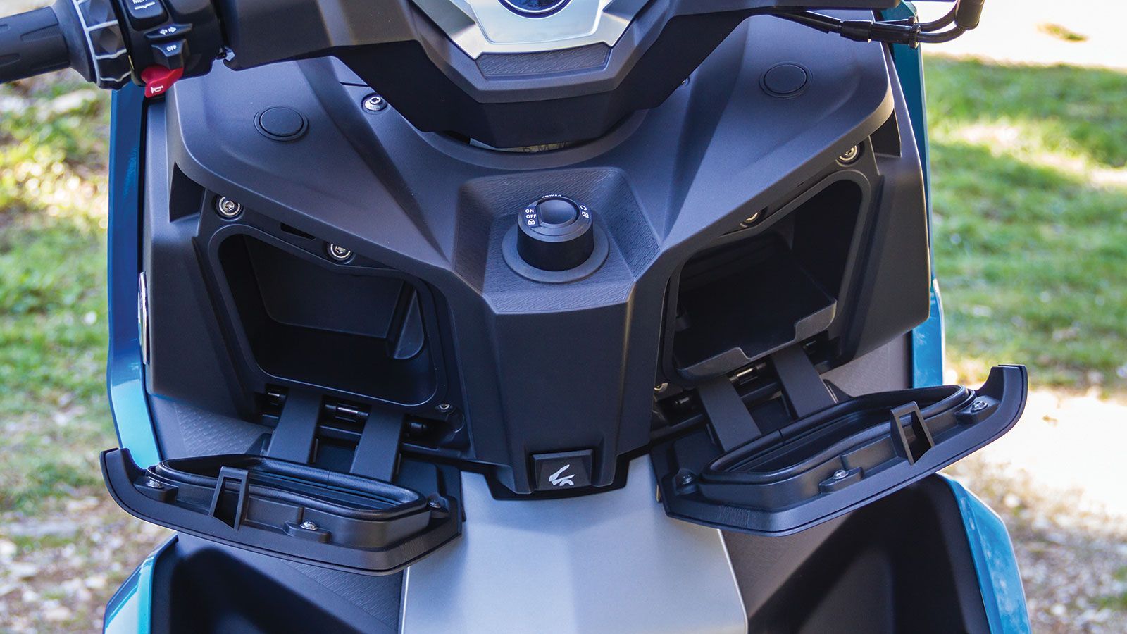 Ντουλαπάκια στην ποδιά για μικροαντικείμενα και σύστημα keyless.