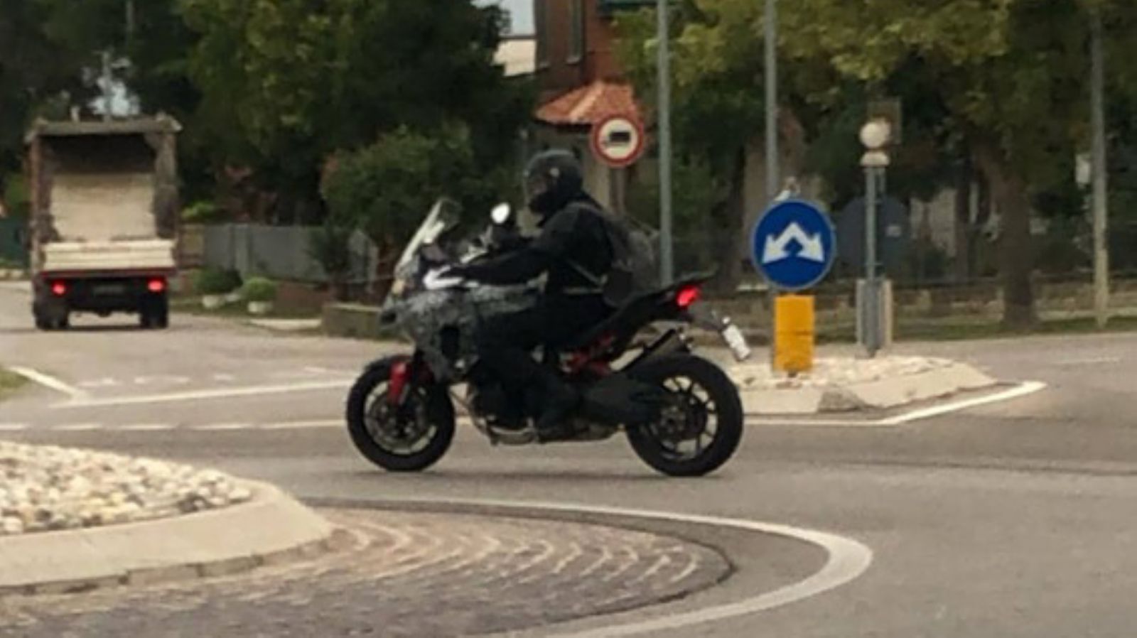 Κατασκοπευτικό: Ducati Multistrada V4 (+video)