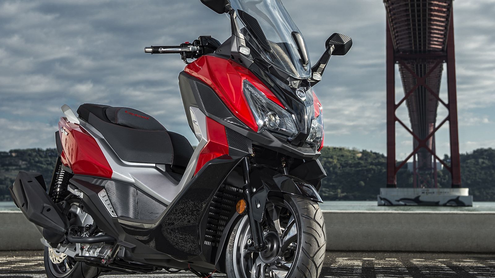 Μεγάλες προσφορές στα HD300 και Cruisym 250 από την SYM. 
