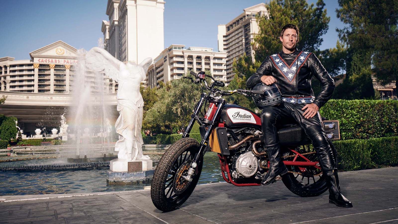 O Travis Pastrana μπροστά από το Caesars Palace.
