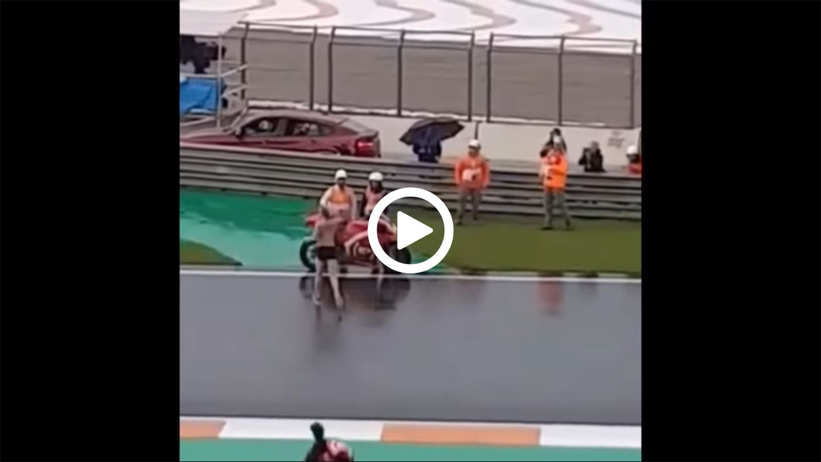 Το «στριπτίζ» του Scott Redding στην Valencia 