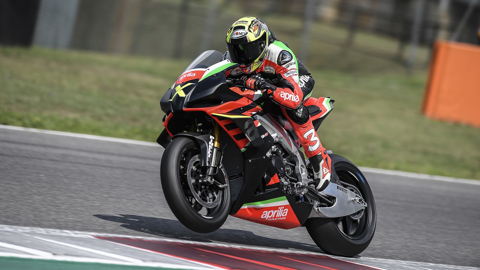 O Max Biaggi στην σέλα της Aprilia RSV4 X