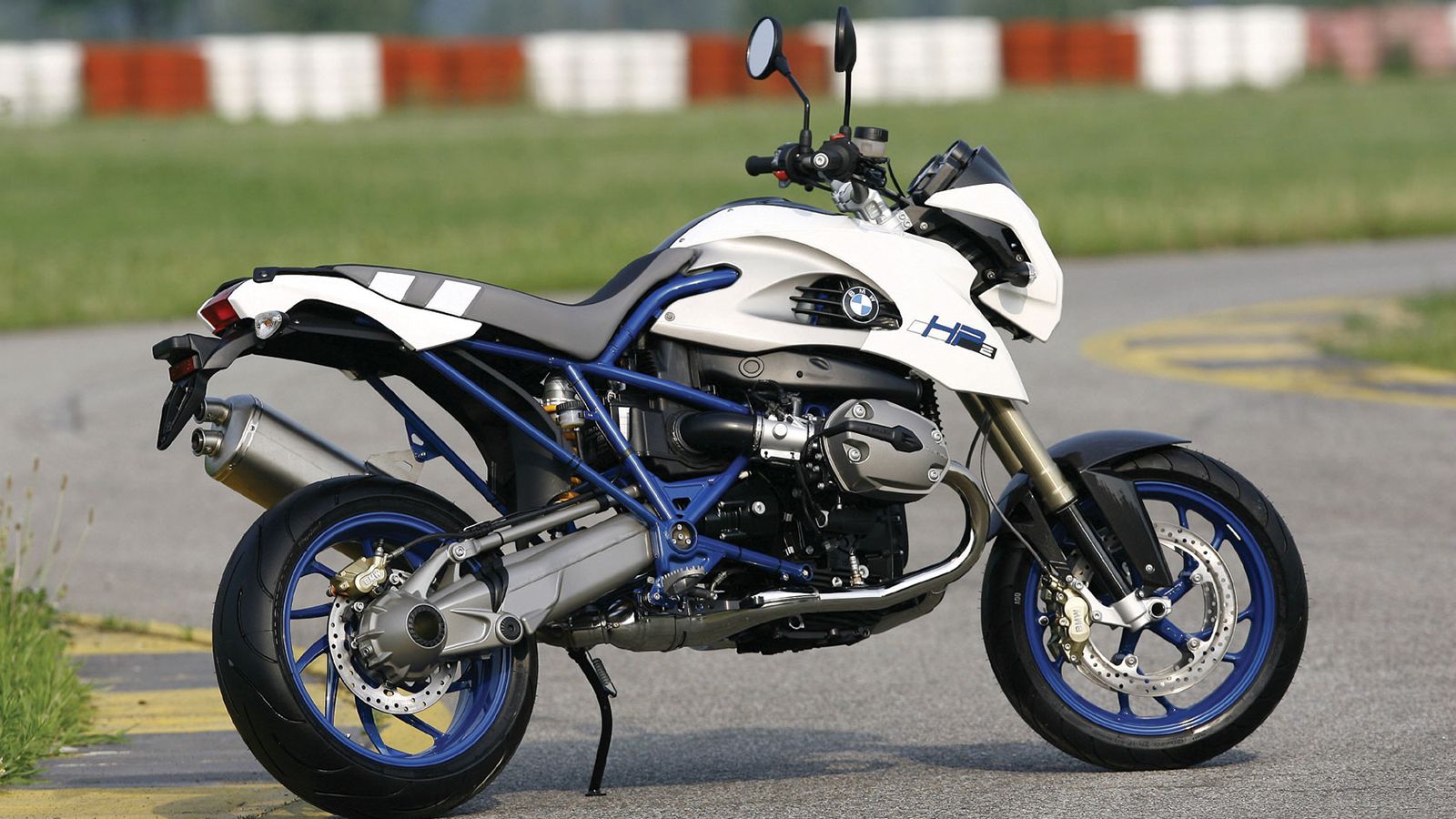BMW HP2 Megamoto: Ο Boxer στα...τρελότερά του!