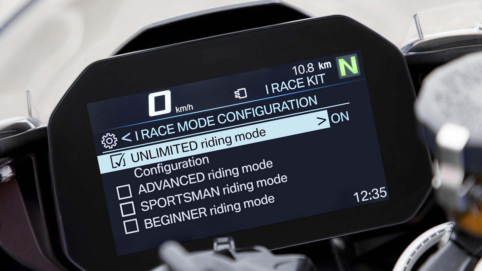 BMW iRace: Η «πρωταπριλιά» των Βαυαρών