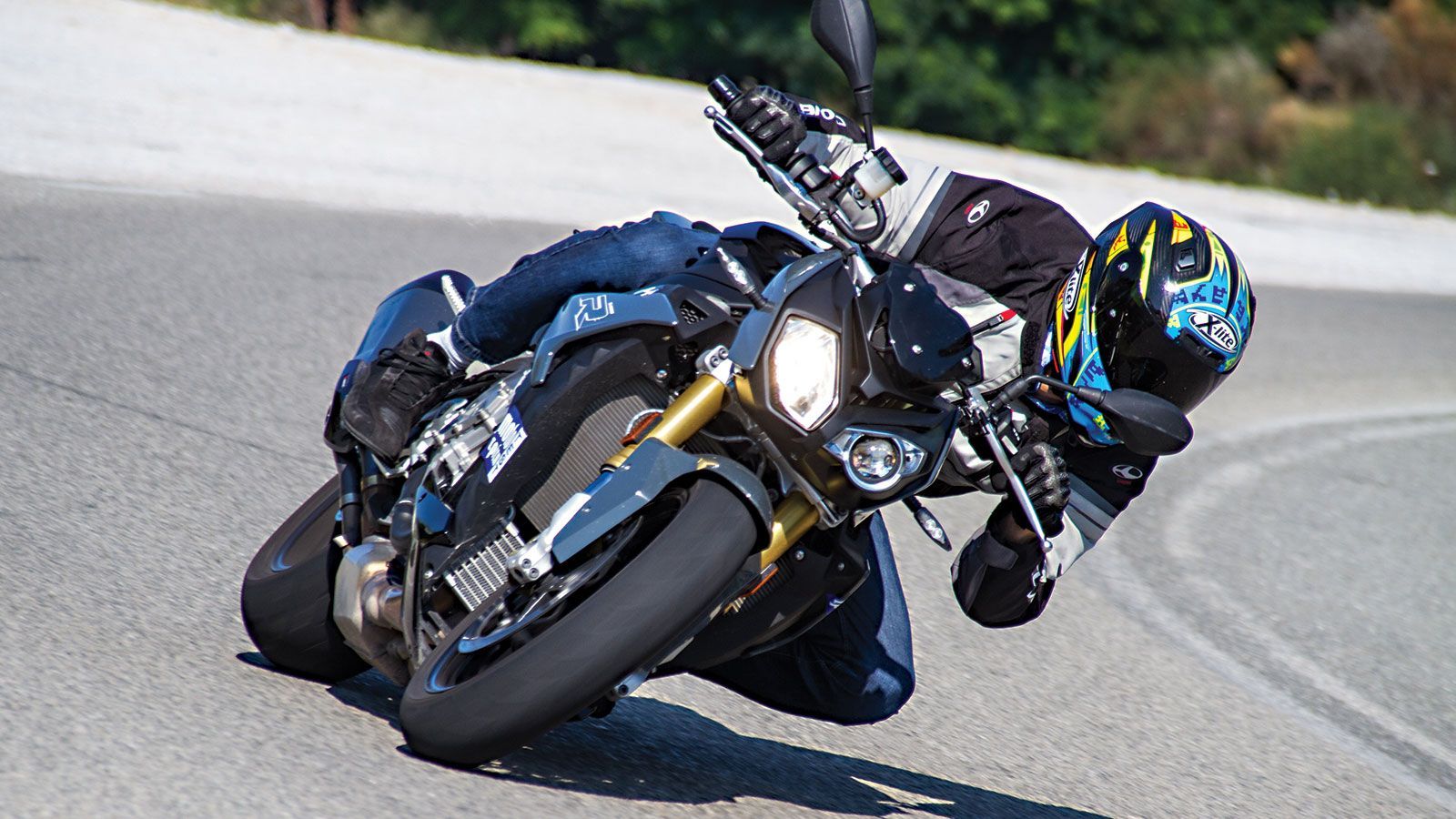 Δοκιμάζοντας την BMW S1000R