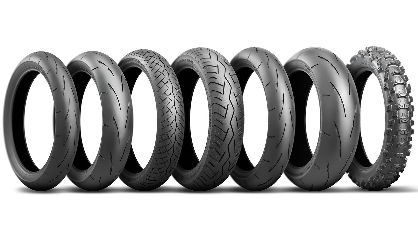 Τα νέα ελαστικά της Bridgestone: Από αριστερά, Battlax Classic Racing CR11 (εμπρός & πίσω), Battlax BT46 (εμπρός & πίσω), Battlax Racing Street RS11 (
