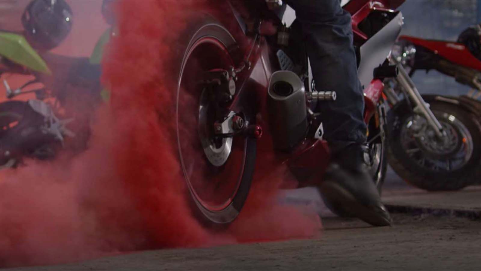 400 γυναίκες θα κάνουν απόπειρα για το πιο... φεμινιστικό burnout του πλανήτη! 